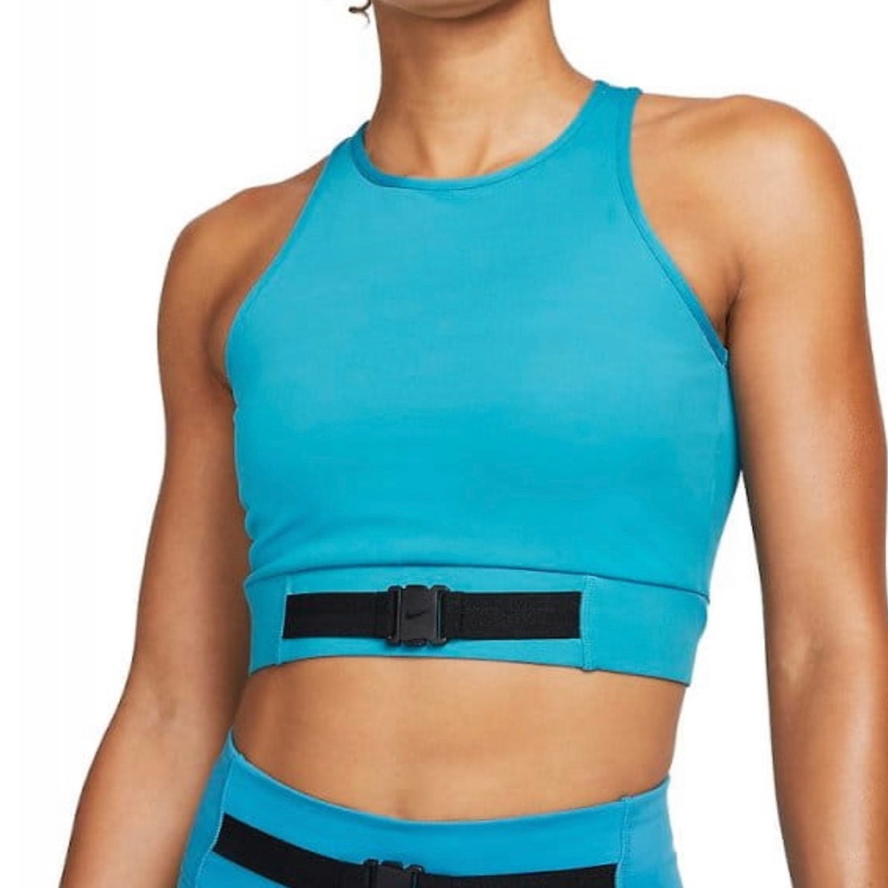 Nike Women’s Dri-FIT Buckle Cropped Training Tank